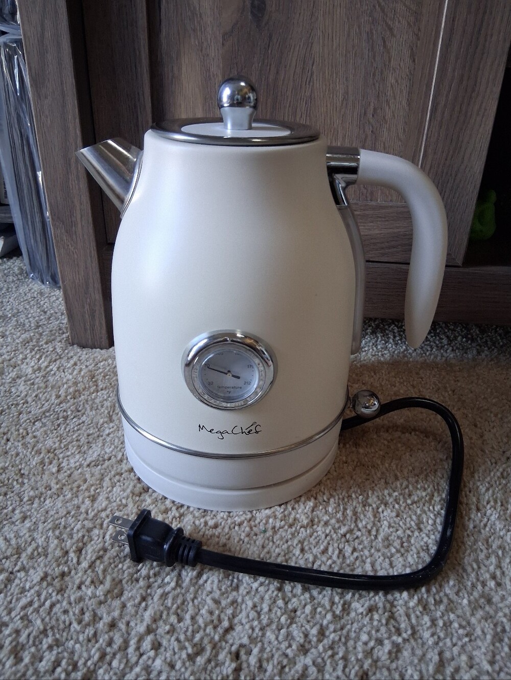 MegaChef Cream Stainless Steel Electric 1.7L Cordless Kettle with Built-in Gauge